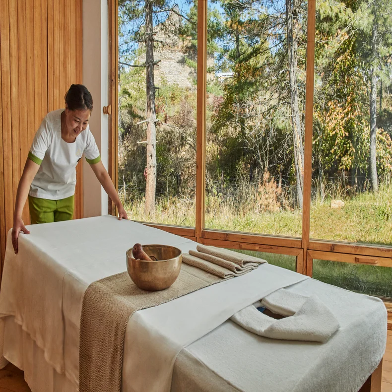 The healing vibrations of singing bowls aid deep relaxation. 