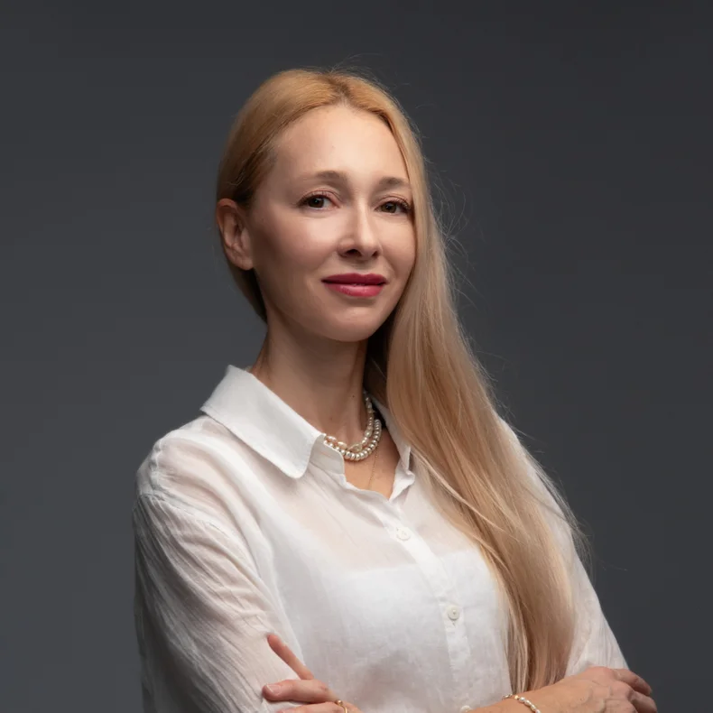 Consuelo Sayoran