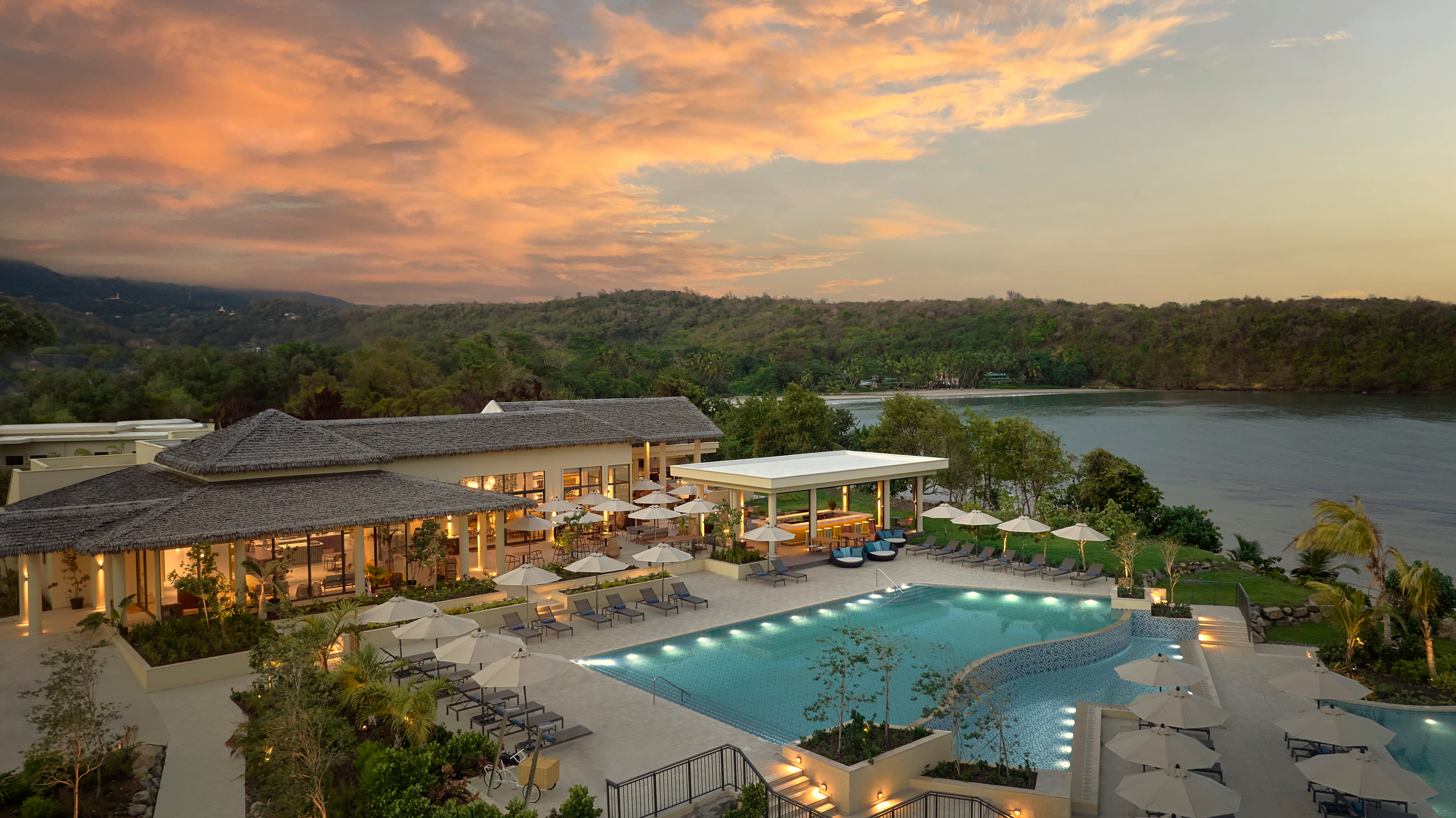 Resort Sunset pool