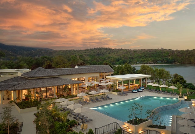Resort Sunset pool