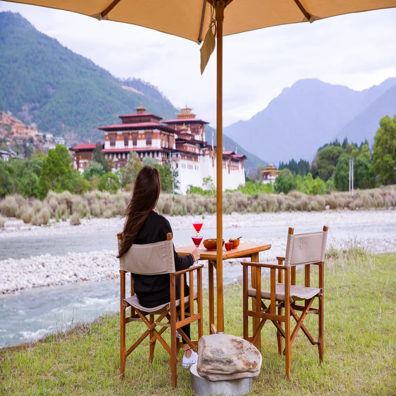 ​Riverside cocktails, panoramic dzong and river views.