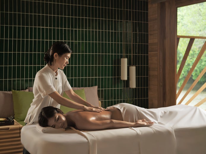 Personalized signature massage with a professional spa therapist