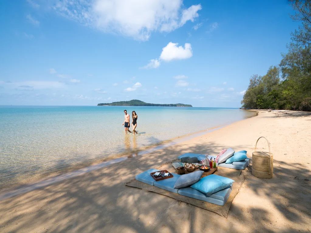 Castaway picnic at Koh Ta Kiev