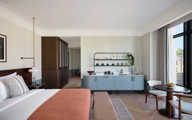 Corner Junior Terrace Suite