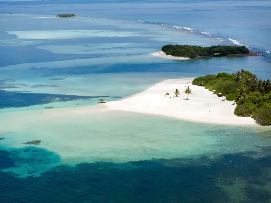 Castaway experience on a deserted island (Masleggihuraa)