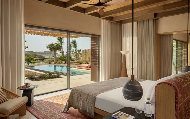 Lagoon Deluxe Pool Suite