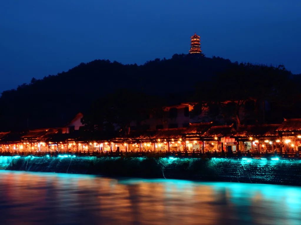 Follow in Marco Polo’s Footsteps Night Tour